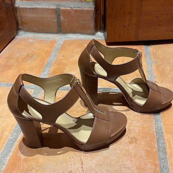 Michael Kors Berkley Lock Leather Platform Sandal - Picture 4 of 4